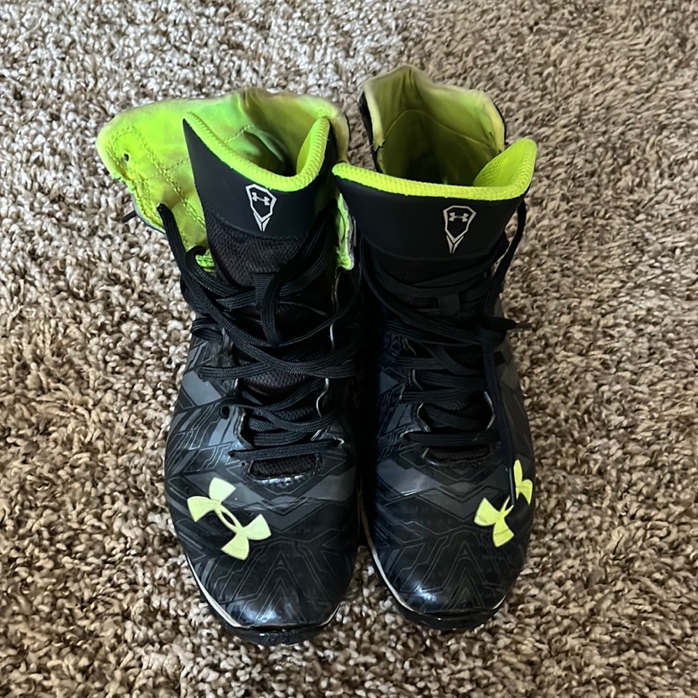 Black and green boys football cleats size 6y fits womens 7-7.5